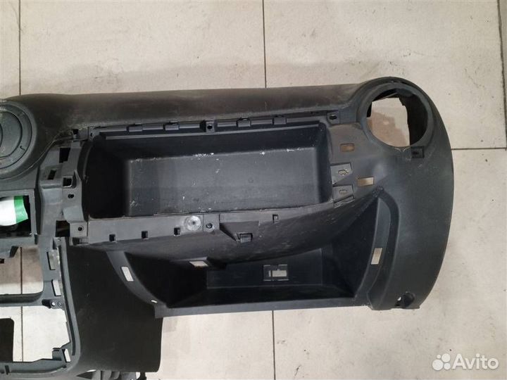 Торпедо Renault Sandero 2009-2014