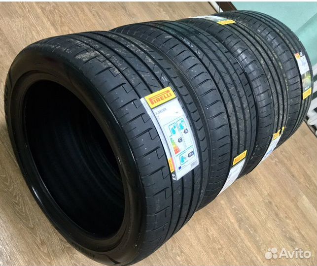 Pirelli P Zero PZ4 245/40 R19
