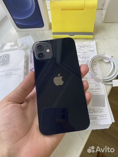 iPhone 12, 64 ГБ