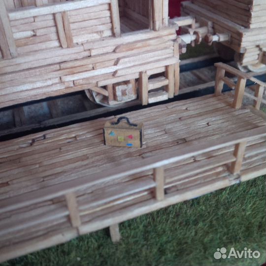 Модель старинного паровоза и Макет Су-76