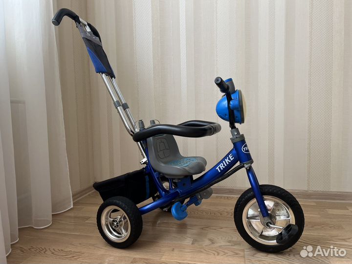 Детский трехколесный велосипед с ручкой