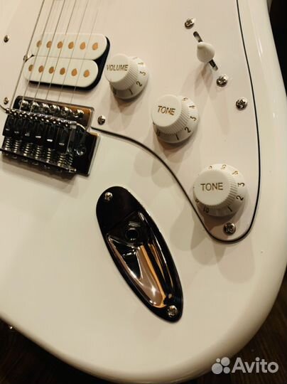 Электрогитара под Fender Stratocaster + Ремень