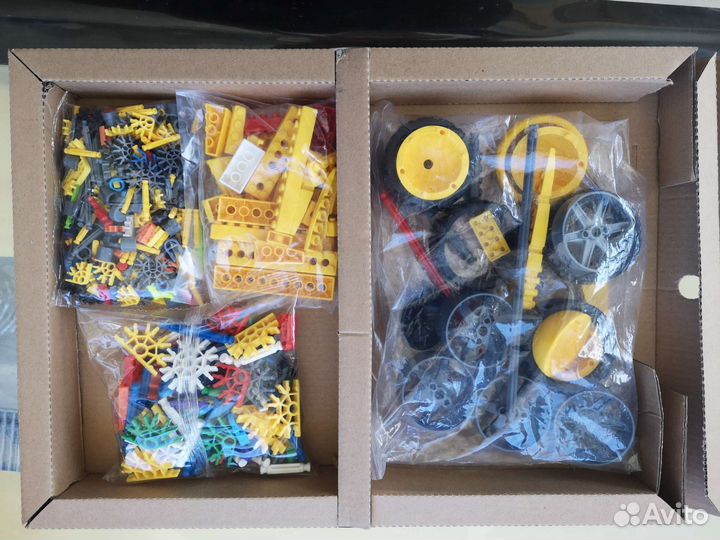 Конструктор Attivio Robots Шагающий. 388 деталей