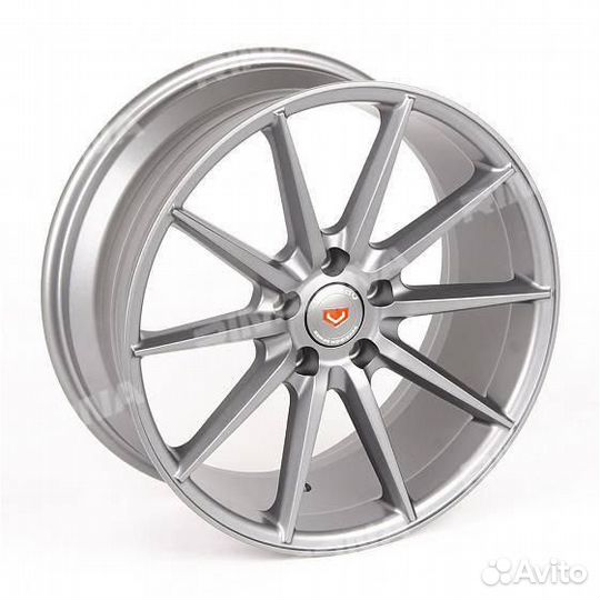 Литой диск в стиле vossen R18 5x114.3