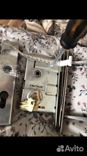 Дверной замок врезной