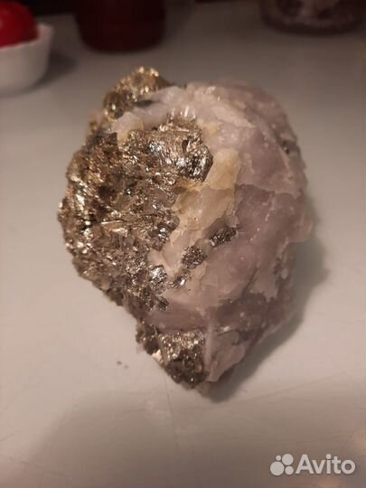 Пирит на кварце