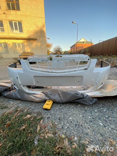 Передний бампер priora 2 белый