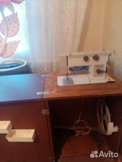 Швейная машина Чайка 143