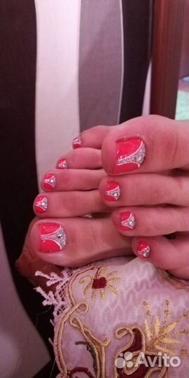 Маникюр, педикюр, ламинирование ресниц