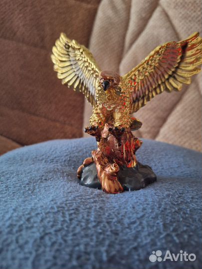 Статуэтка орла