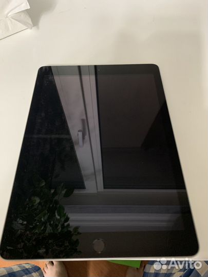 iPad wi-fi 32gb space gray mp2f2ru/a model a1822