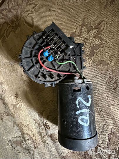 Продаю запчасти на мерседес е 210