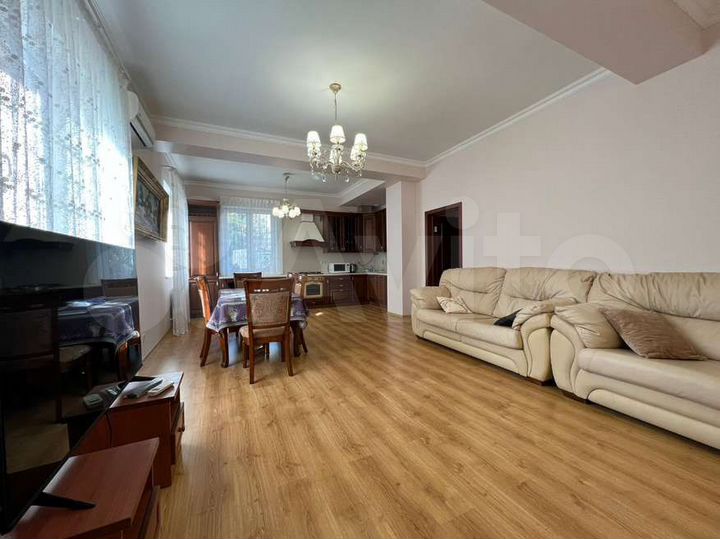 2-к. квартира, 115 м², 2/4 эт.