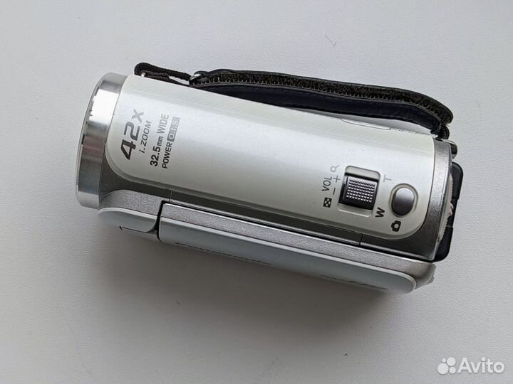 Видеокамера Панасоник HC-V100, Zoomm 42x