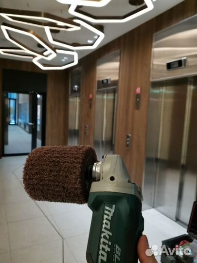 Удаление царапин в лифте