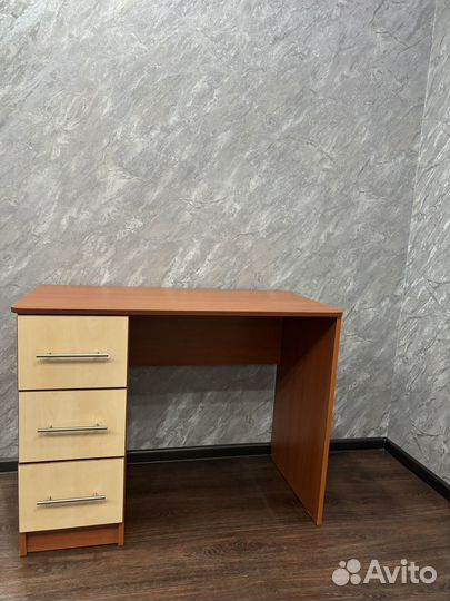 Продам письменный стол б/у