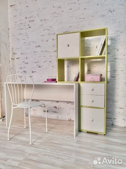 Стол письменный в детскую комнату