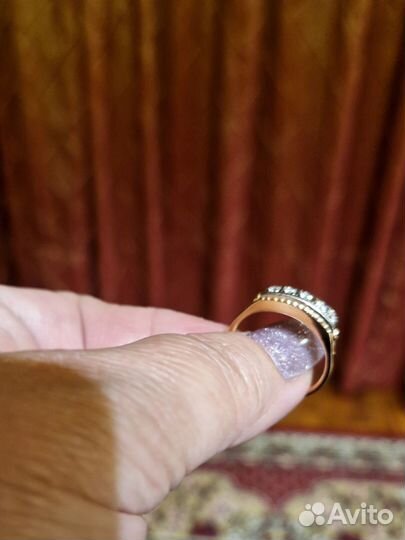 Золотое кольцо с бриллиантами дорожка