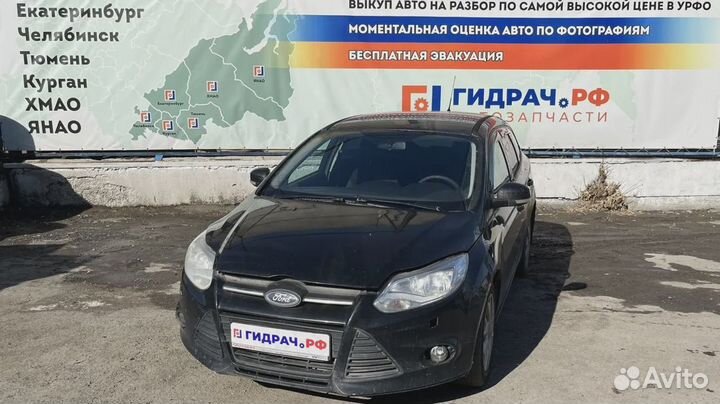 Обшивка багажника левая Ford Focus 3 1850505