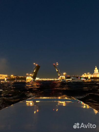 Прогулка на катере на развод мостов