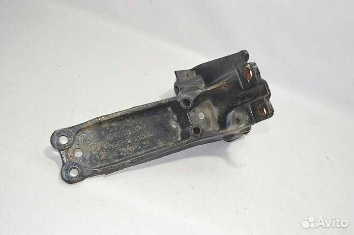 Кронштейн кабины, передний левый MAN TGA 18.440 (0