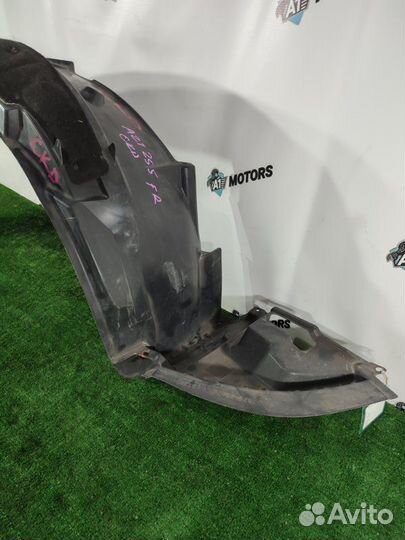 Подкрылок передний правый Toyota Avensis AZT255