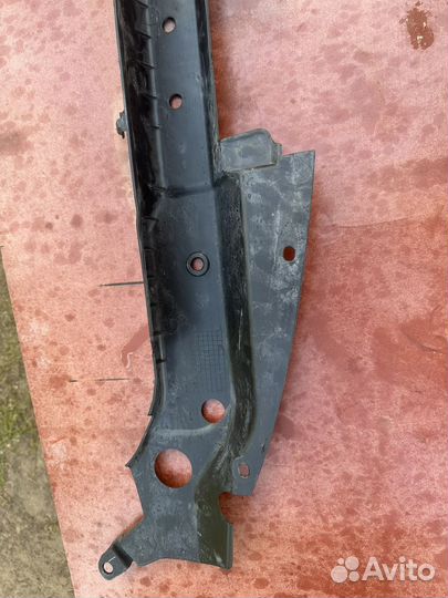 Накладка замка капота Ниссан Тиида C11X