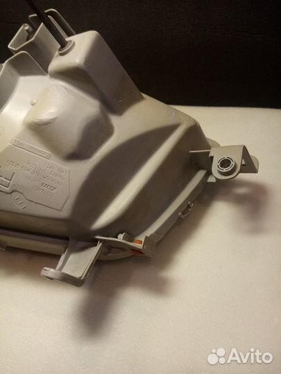 Фара правая Toyota Lite Ace Noah