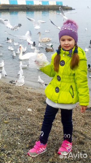 Куртка для девочки на рост 104-110 см