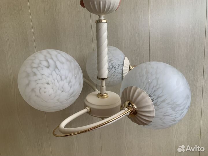 Люстра потолочная белая