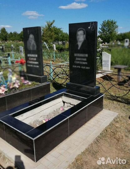 Памятники, мемориальные комплексы, надгробия