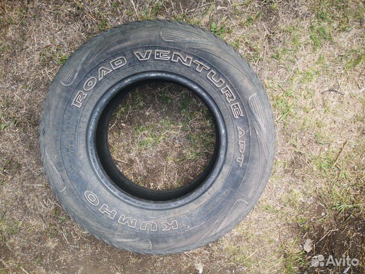 Kumho Road Venture APT KL51 235/75 R15