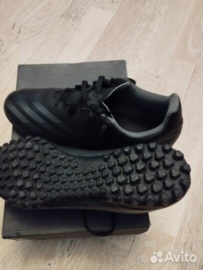 Бутсы сороконожки adidas 42 р