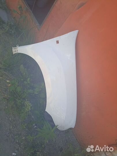 Крыло переднее правое renault duster белое