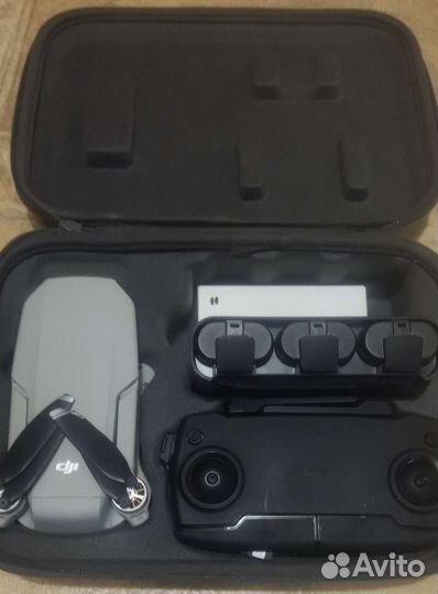 Квадрокоптер / дрон DJI Mini Fly More Combo