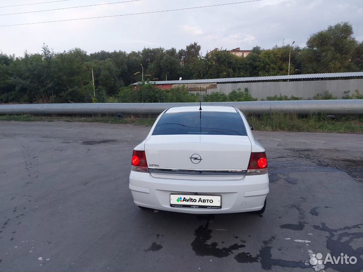 Opel Astra 1.8 AT, 2011, 220 000 км