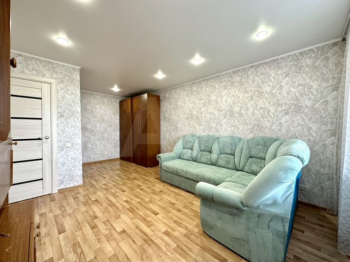 1-к. квартира, 42 м², 8/15 эт.