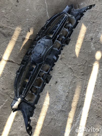 Решетка радиатора Hyundai Solaris 1