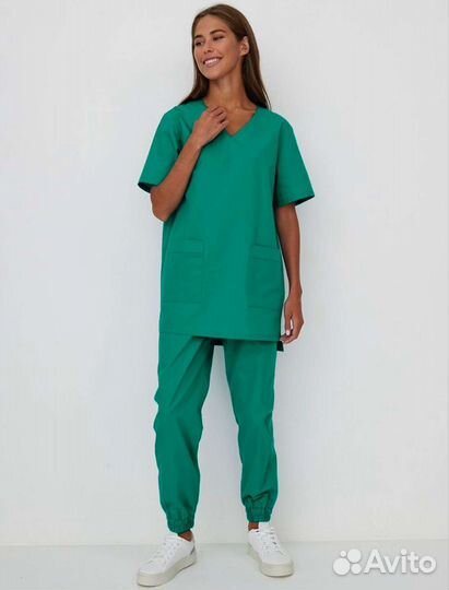 Медицинский костюм женский 44 новый, два цвета