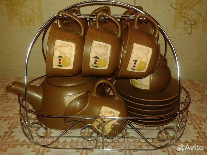 Чайный сервиз (набор посуды)