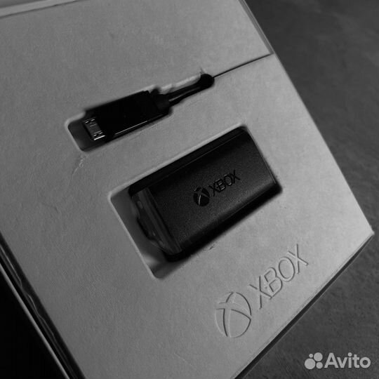Аккумулятор Xbox + Micro-USB