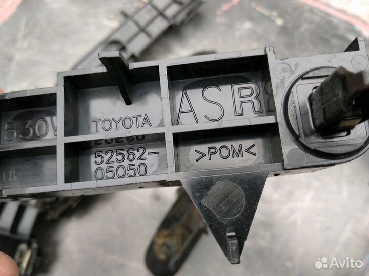 Направляющая заднего бампера Тойота Авенсис 270