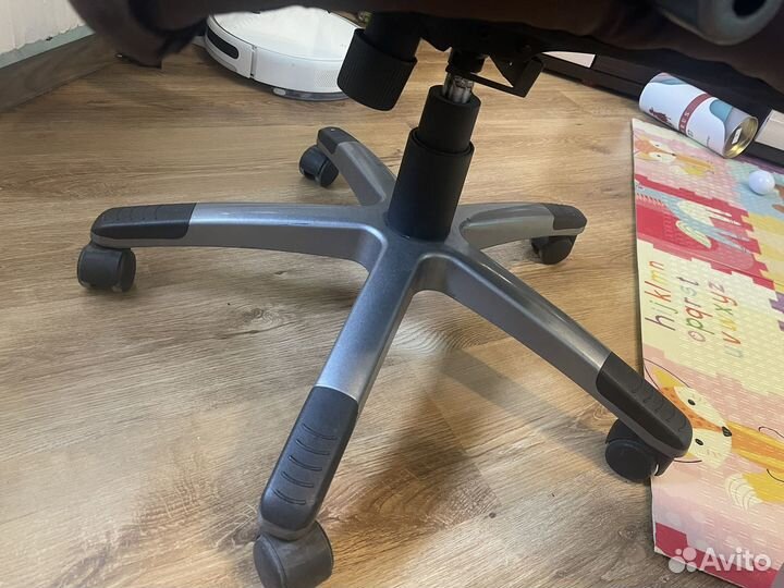 Кожаное кресло бу