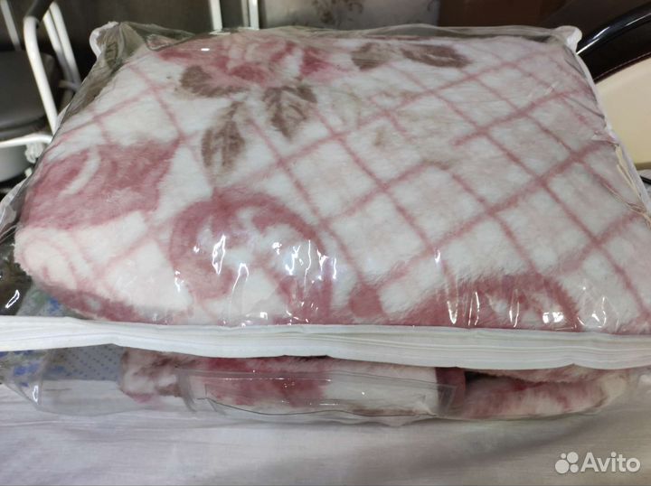 Пледы и покрывало новый