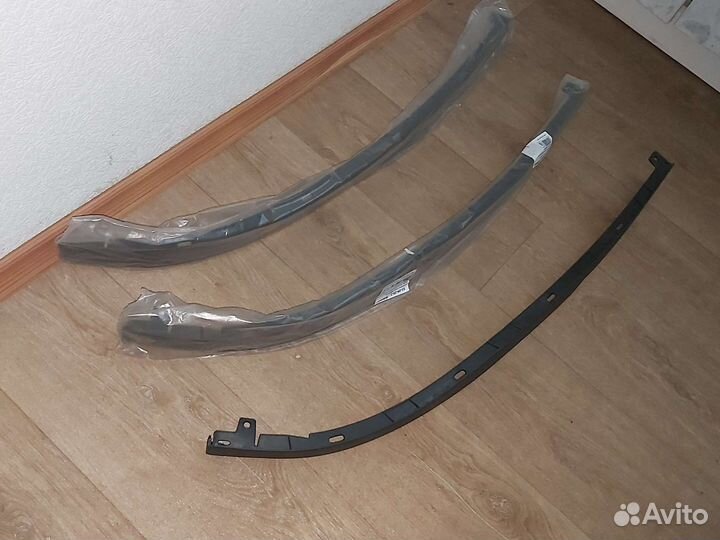 Губа юбка бампера правая новая Opel Astra h