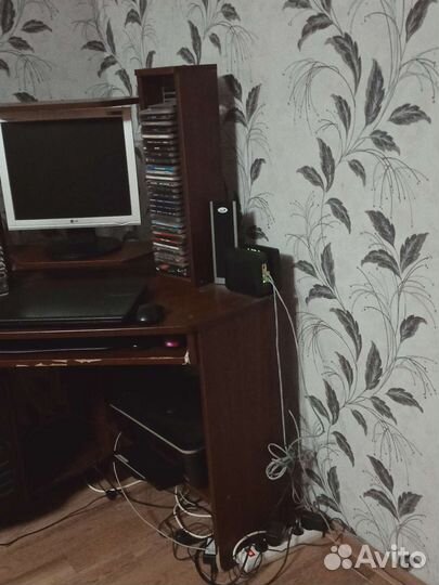 Компьютерный стол