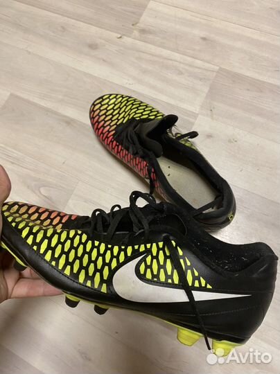 Футбольные бутсы Nike magista