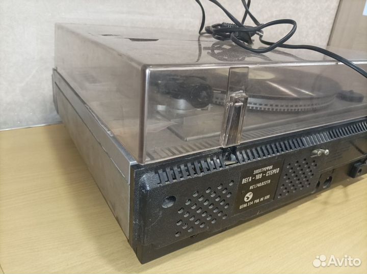 Проигрыватель винила Вега 109