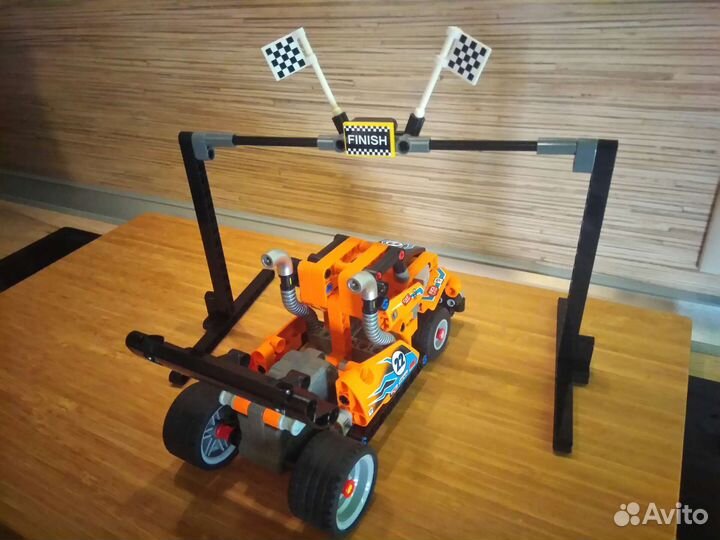 Lego technic 42104 Гоночный грузовик