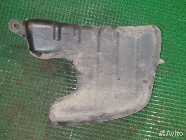 Резонатор воздушного фильтра Крайслер Вояджер 3